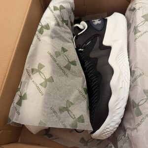 Under Armour Flow Ace Low Shoes! BRAND NEW! Volleyball /Basketball! Women's 10